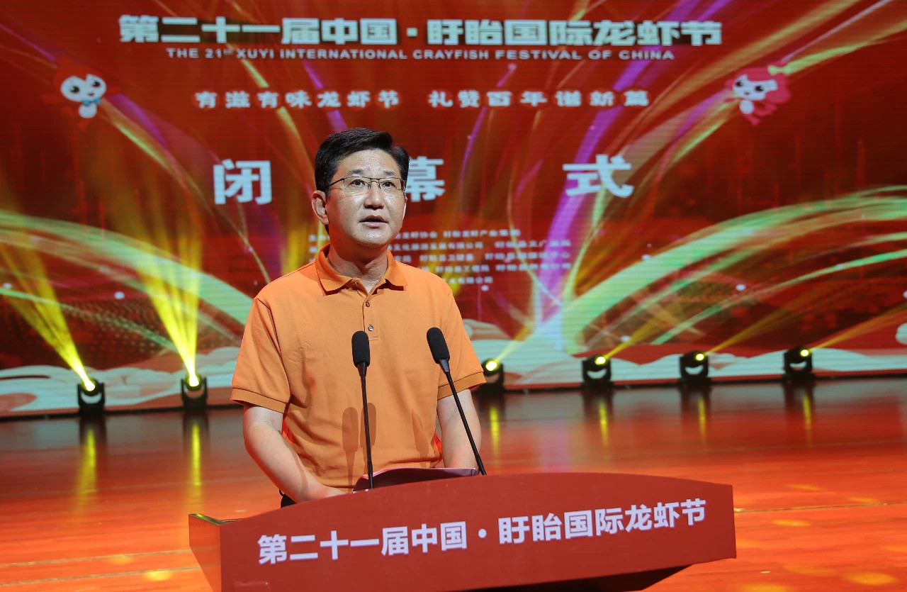龍蝦節(jié)組委會主任、縣委副書記、縣長孫志標致辭_副本.jpg